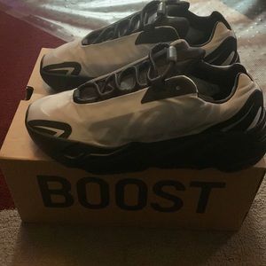 yeezy 700
